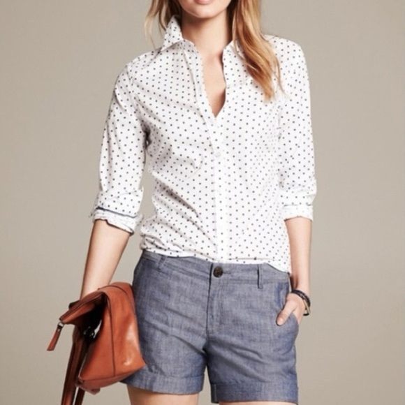 Banana Republic Non-Iron Tailored Fit Polka Dot Button Up Blouse Women’s size 4 - Picture 1 of 9